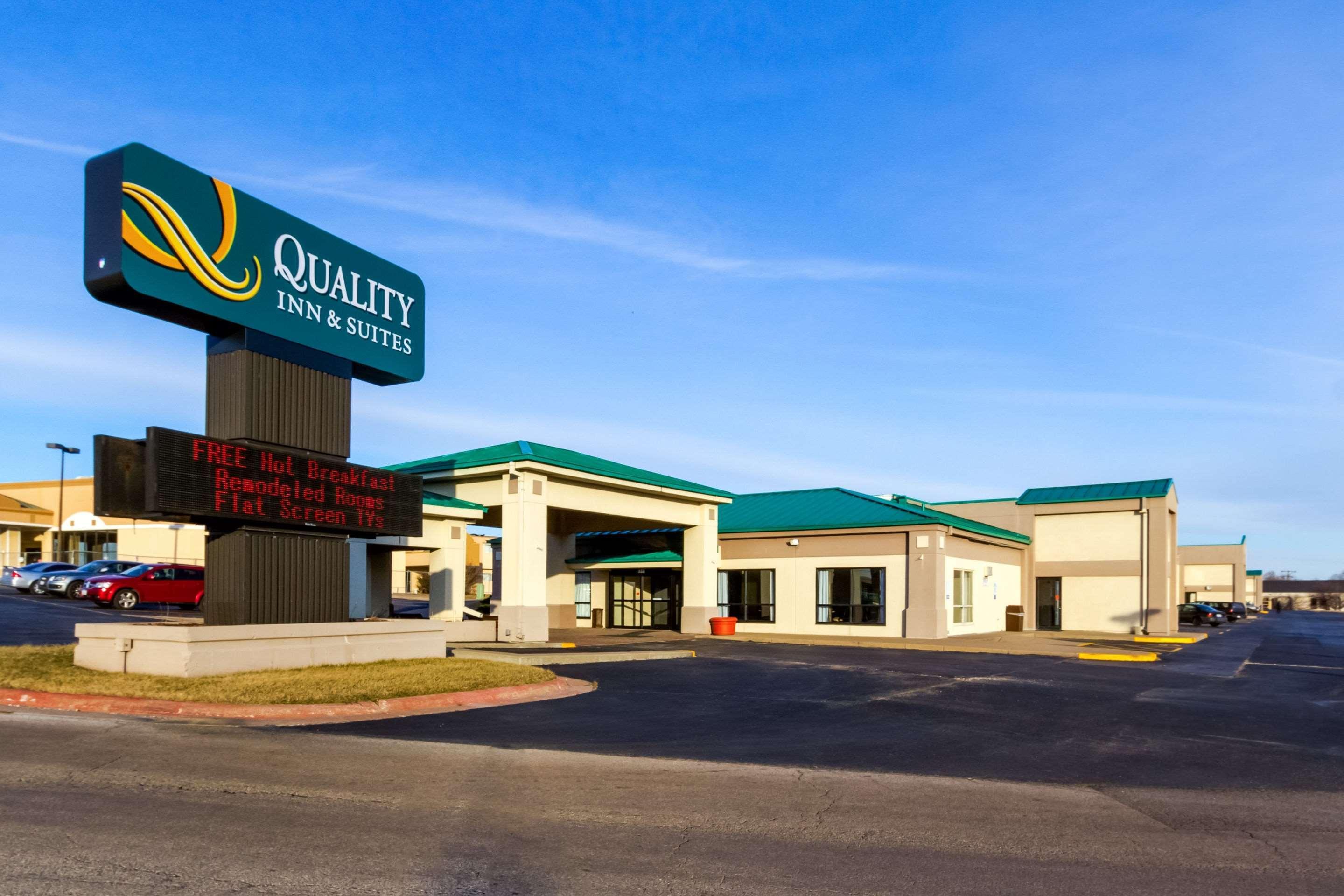 Quality Inn & Suites Moline - Quad Cities Eksteriør billede