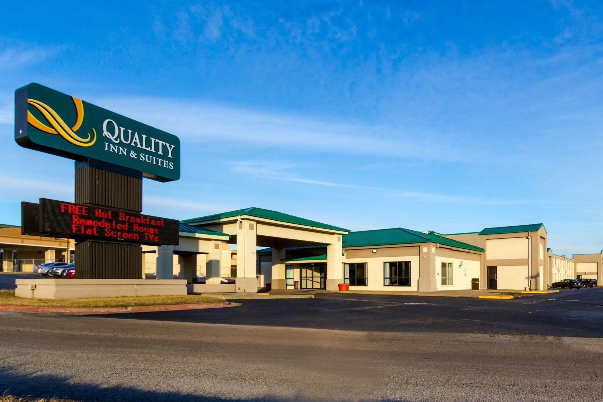 Quality Inn & Suites Moline - Quad Cities Eksteriør billede